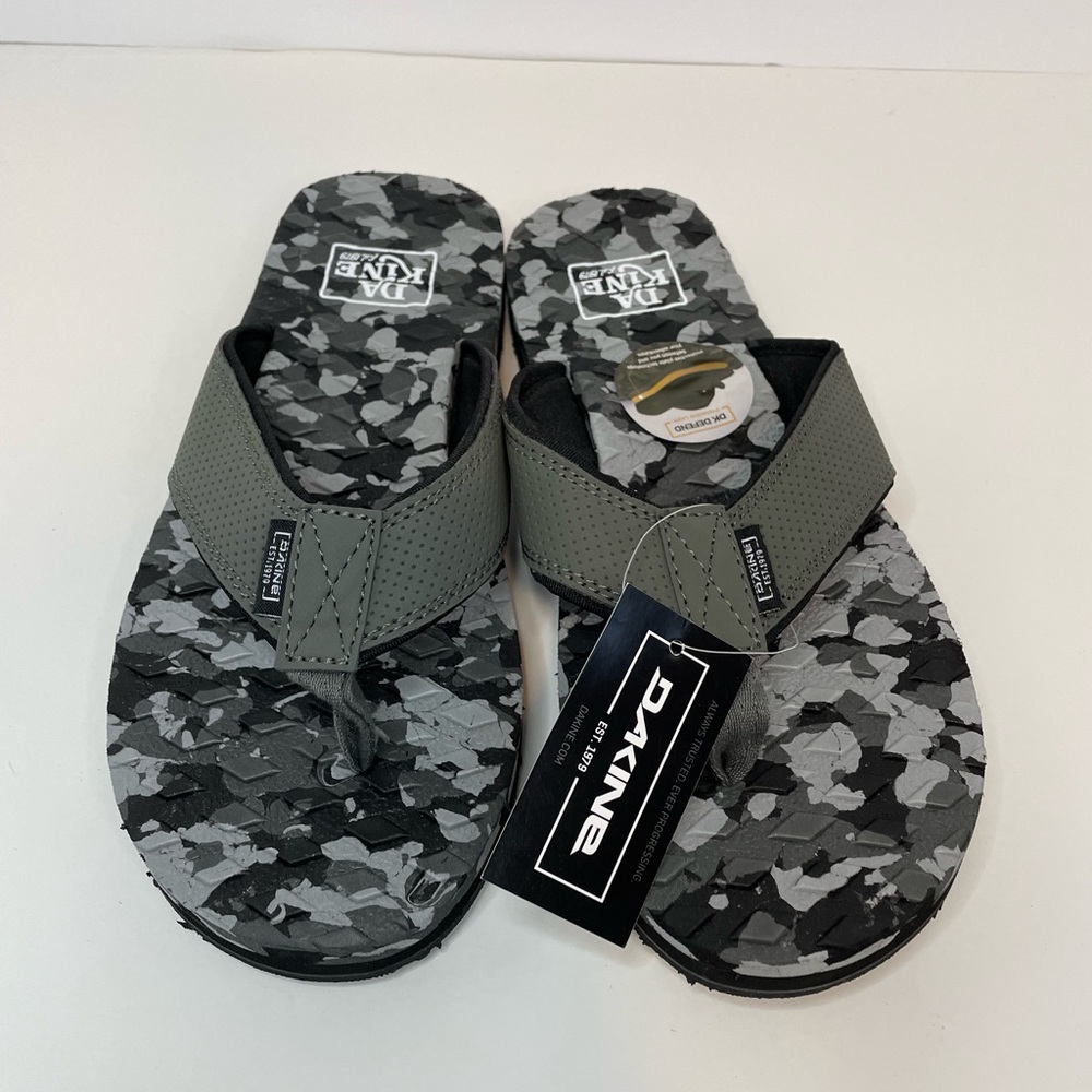 New Men’s Black Camouflage Dakine Kiawe Flip Flops Size 9